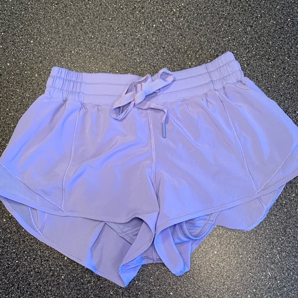 ❌Sold❌ Lululemon Hotty Hot shorts - Picture 2 of 5